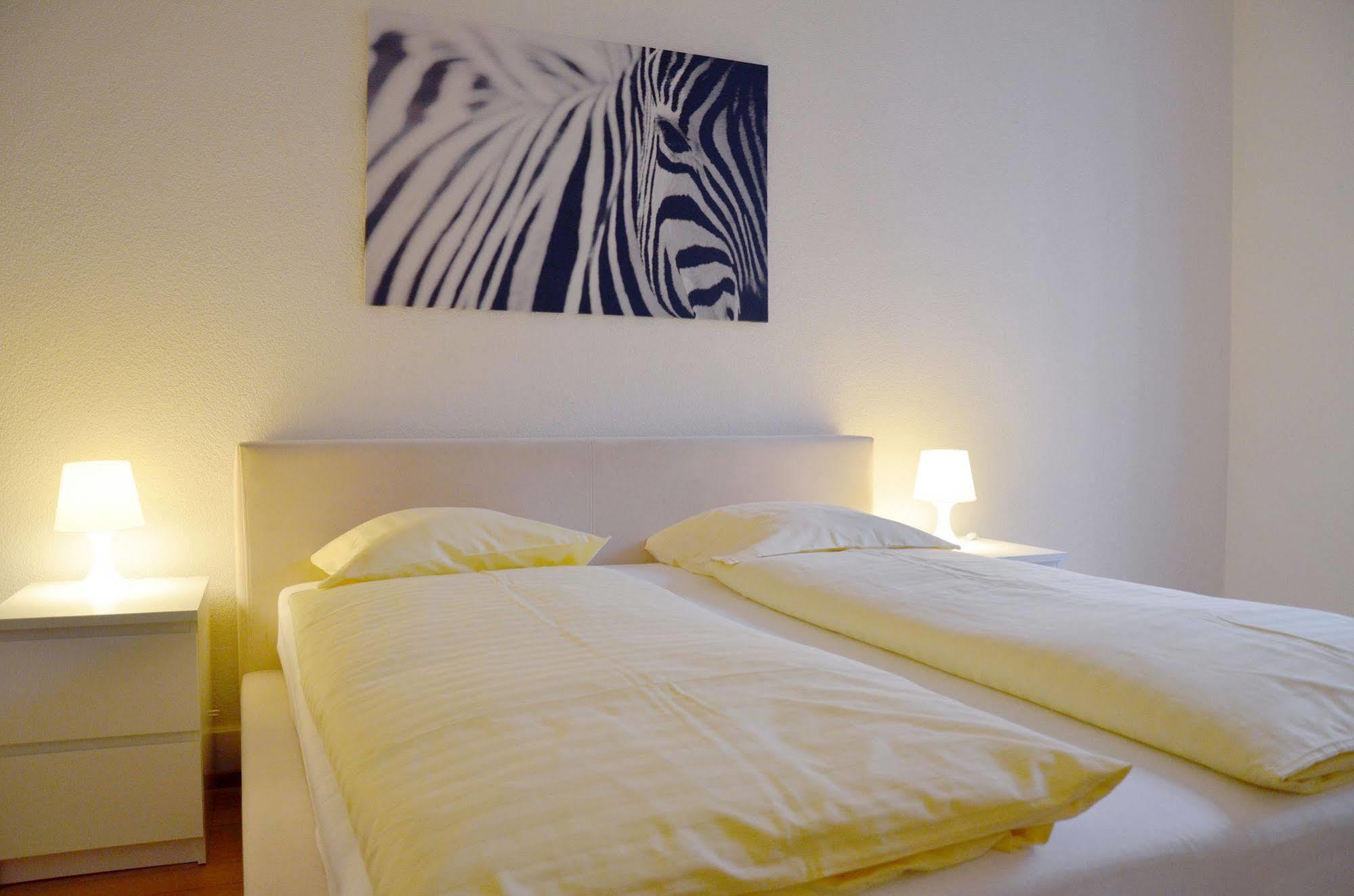 Rent A Home Landskronstrasse - Self Check-In Базель Экстерьер фото